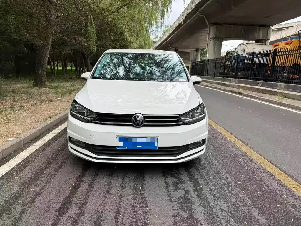 Volkswagen Touran 2023 из CN, фото 8