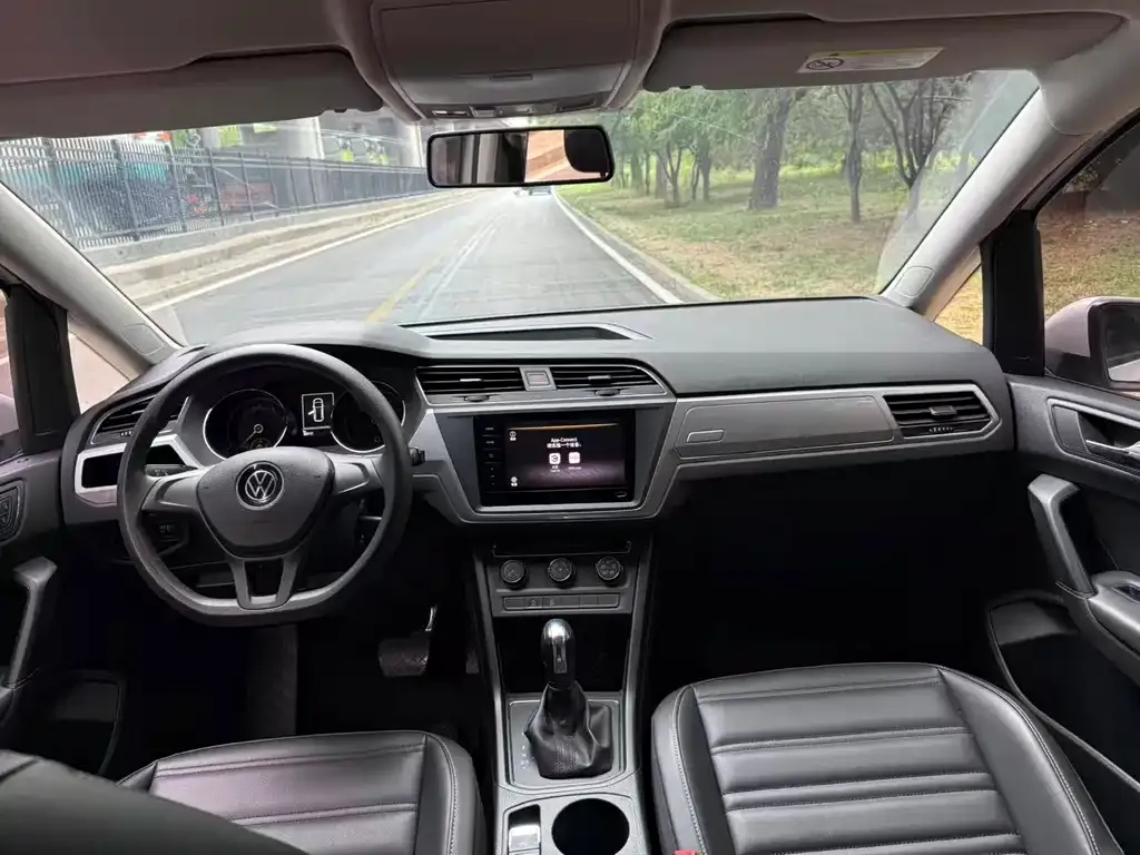 Volkswagen Touran 2023 из CN, фото 4