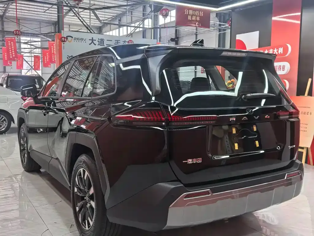 Toyota RAV4 — фото 6