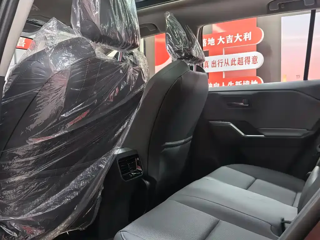 Toyota RAV4 — фото 4