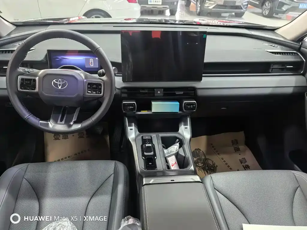Toyota RAV4 — фото 3