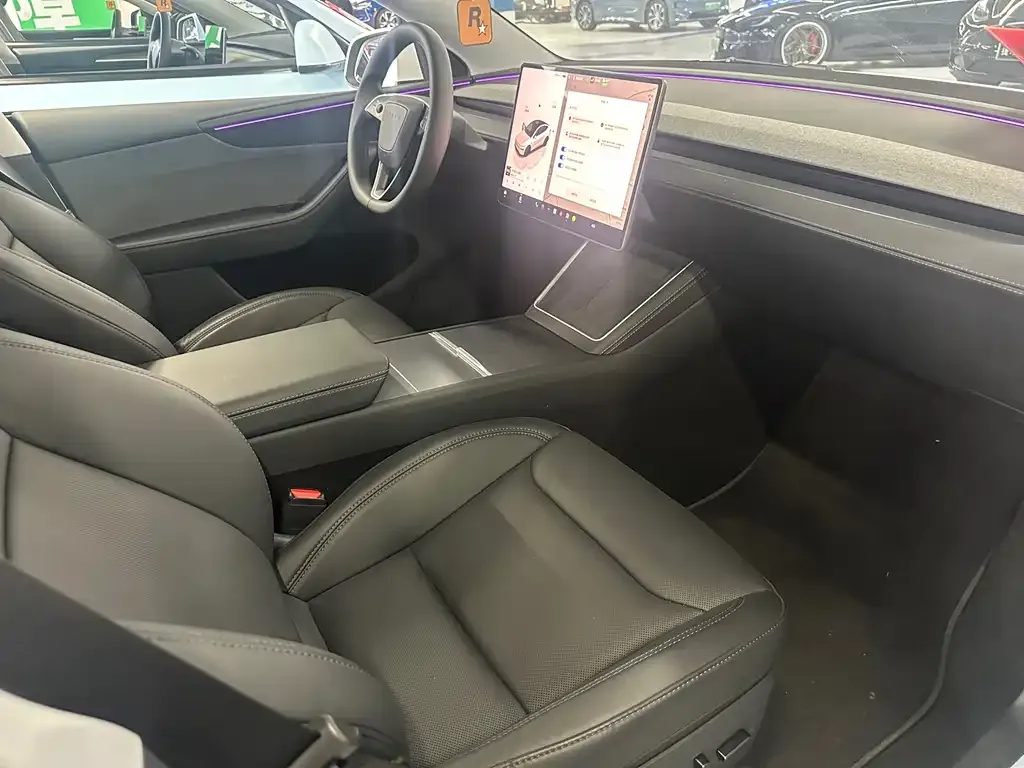 Tesla Model Y — фото 10