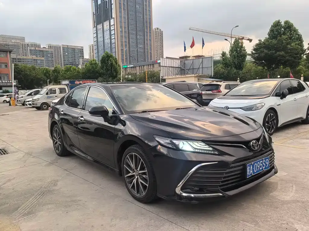 Toyota Camry — фото 9