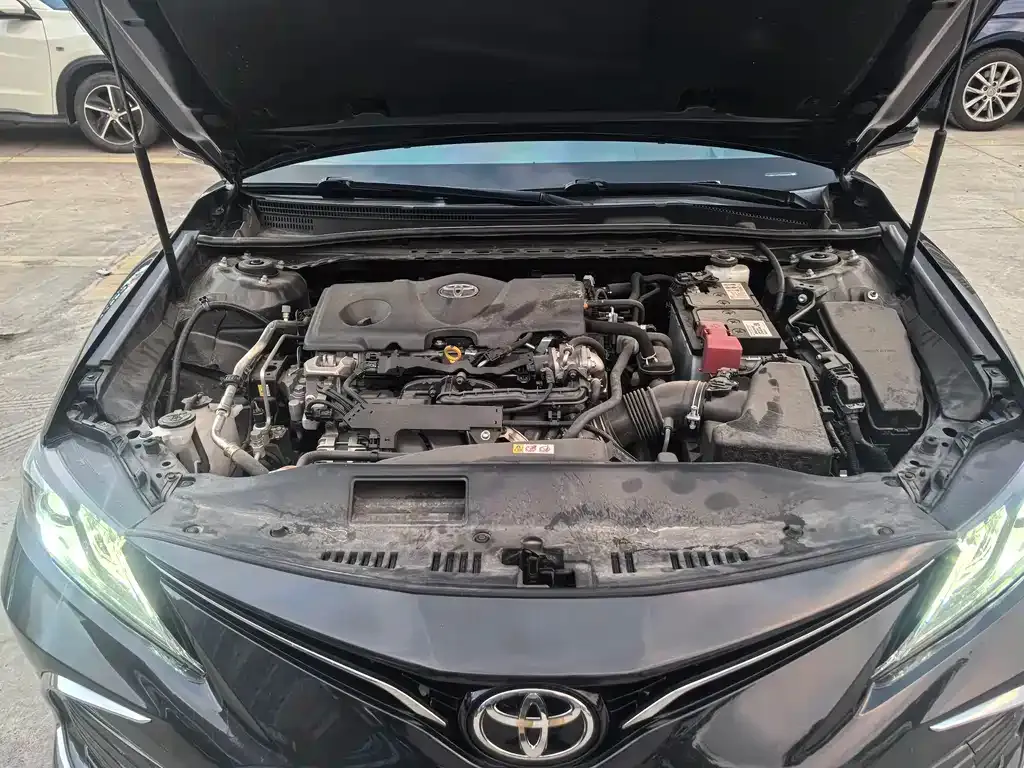 Toyota Camry — фото 5