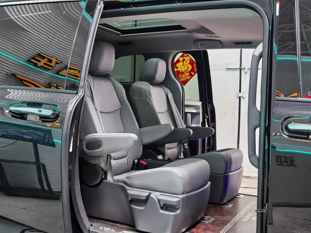 Toyota Granvia — фото 3