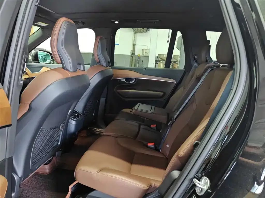 Volvo XC90 — фото 7