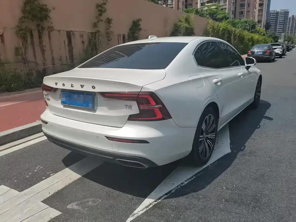 Volvo S60 — фото 10