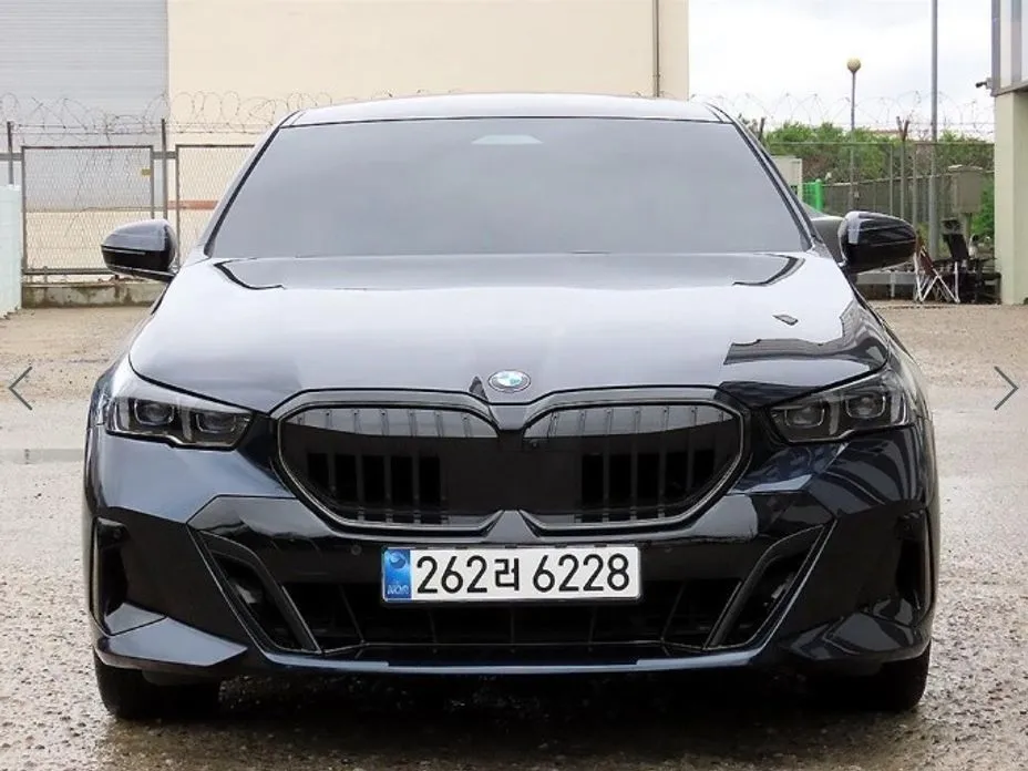 BMW 5-Series — фото 1