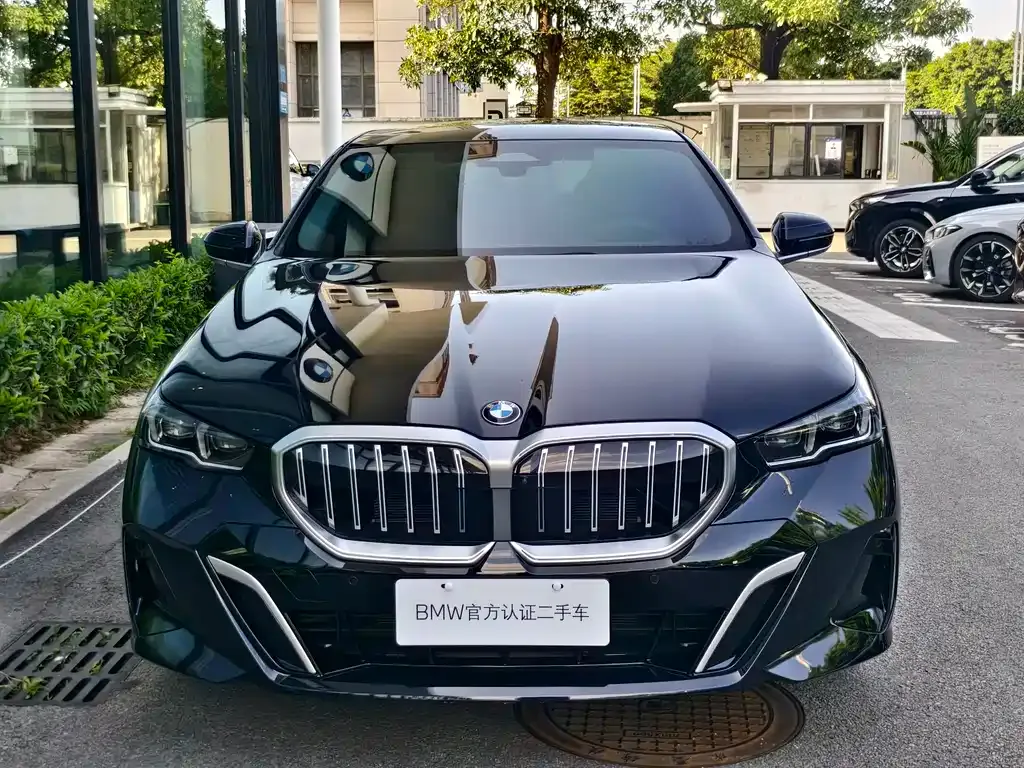 BMW 5 Series — фото 9
