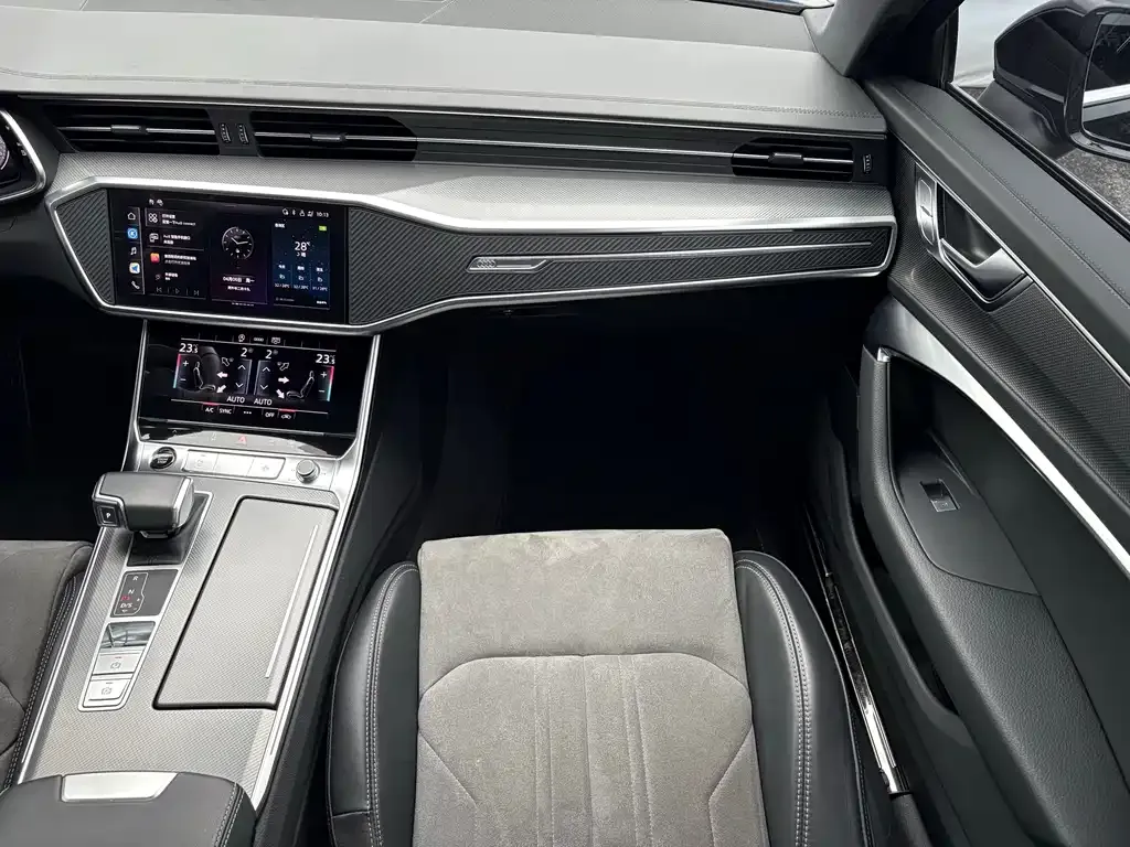 Audi A6L — фото 10