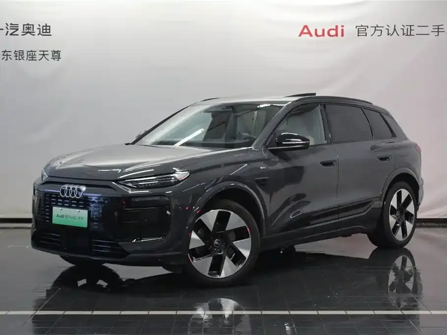 Audi Q6L e-tron — фото 1