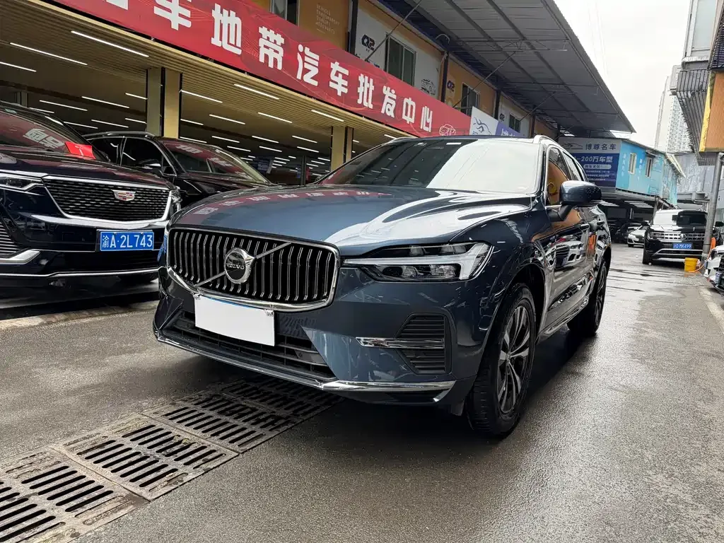Volvo XC60 — фото 1