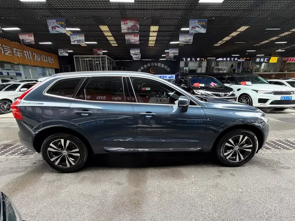 Volvo XC60 — фото 8