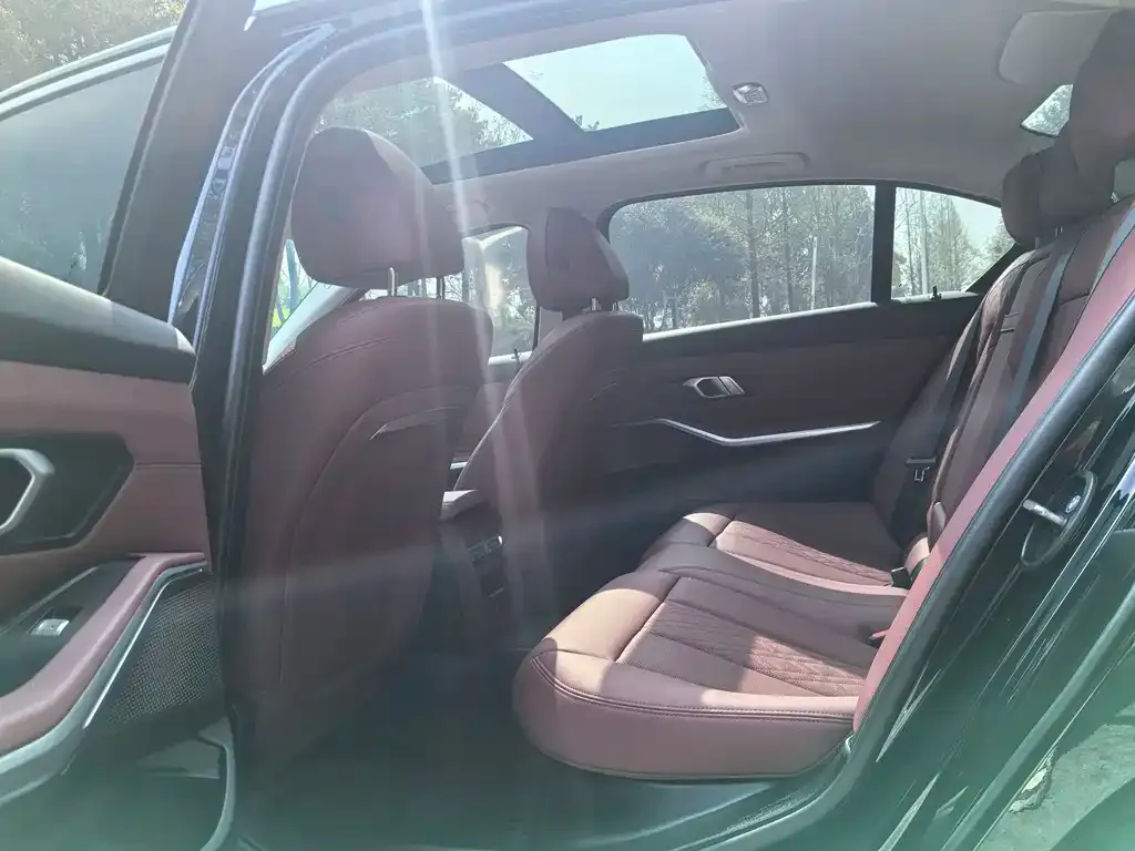 BMW 3 Series 2024 из CN, фото 2