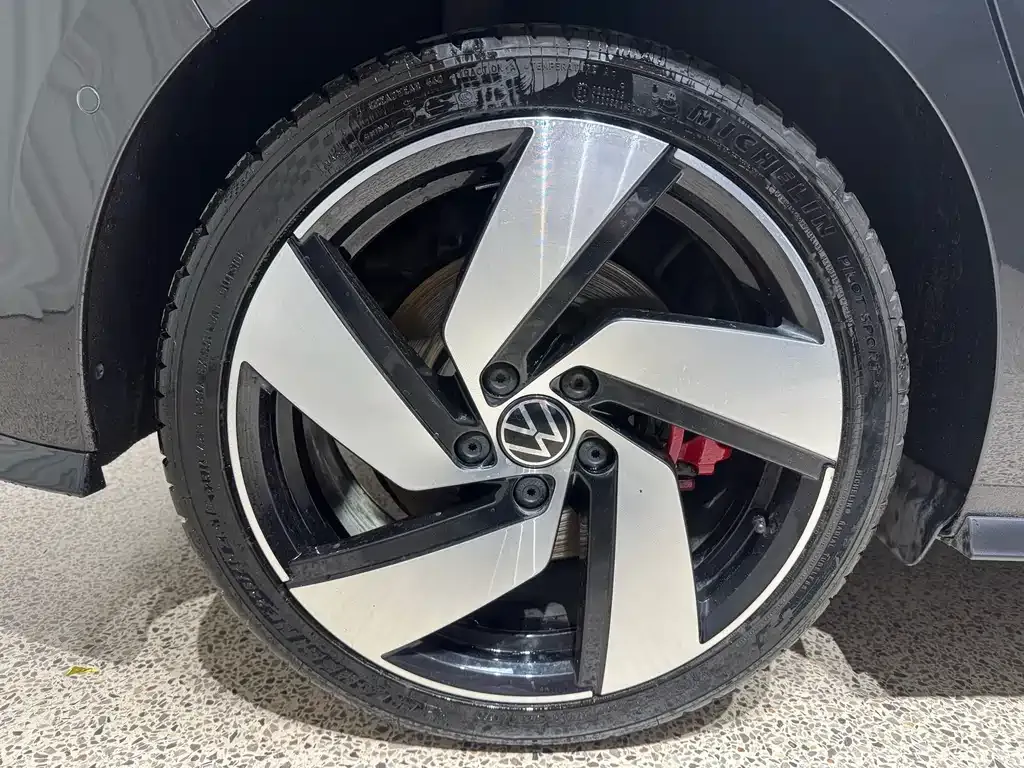 Volkswagen Golf GTI — фото 10