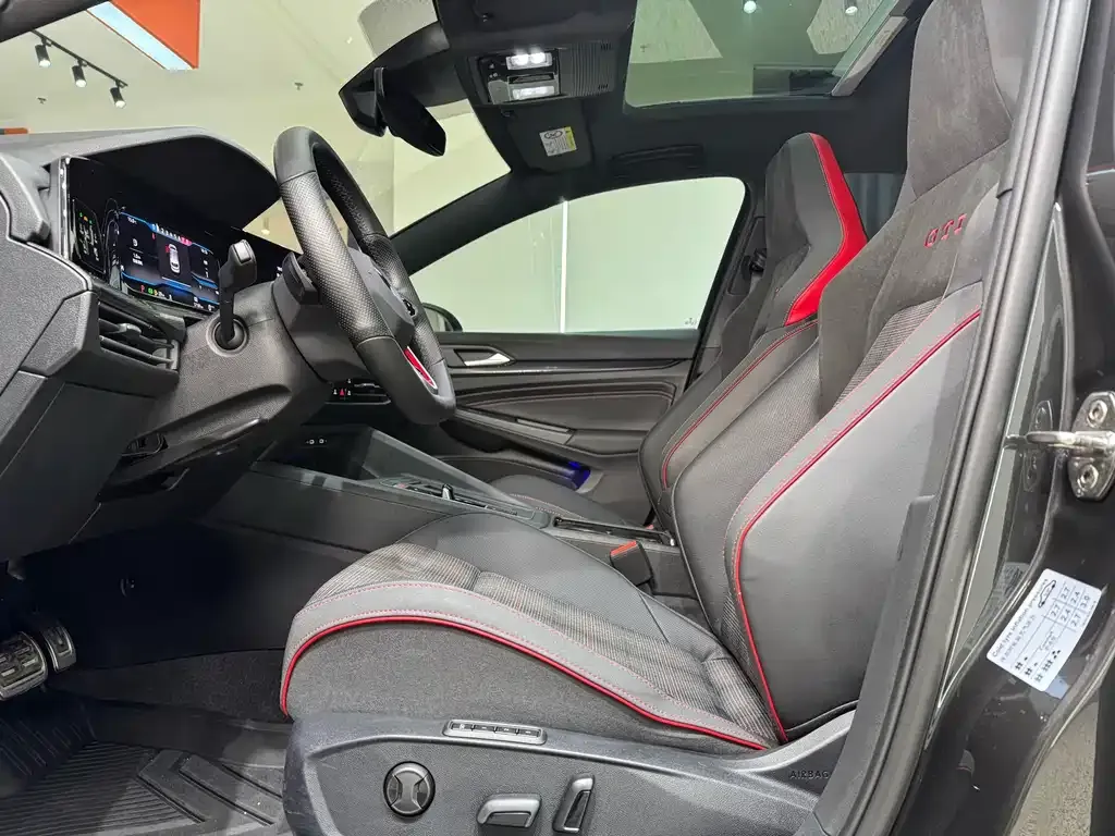 Volkswagen Golf GTI — фото 6
