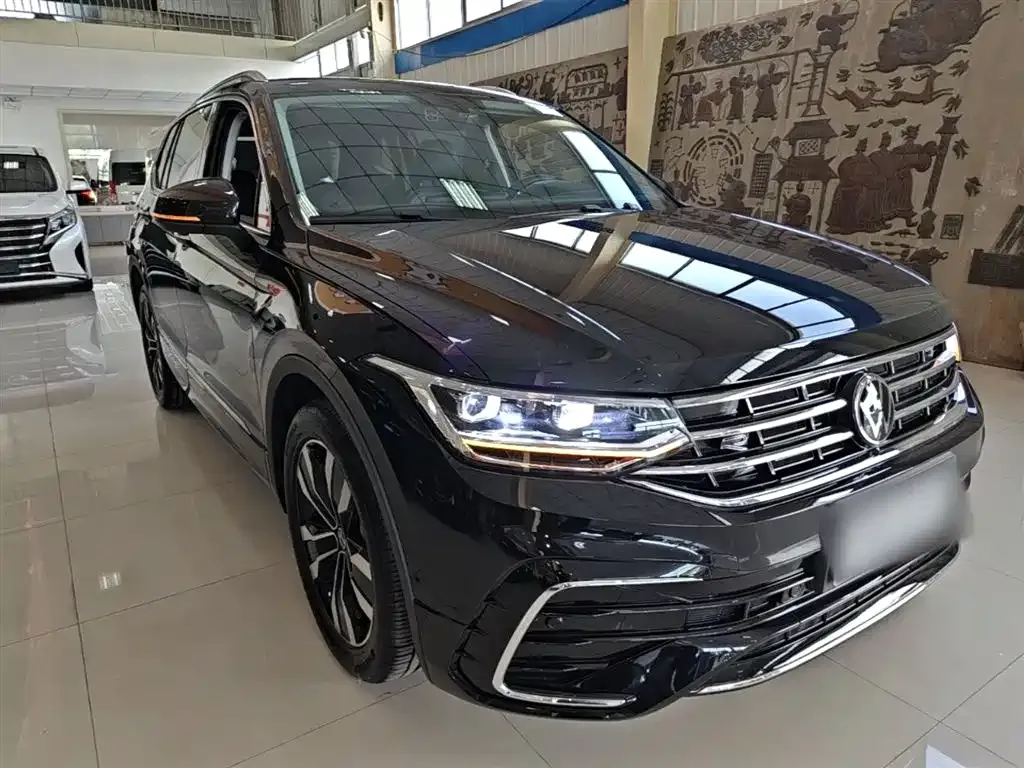 Volkswagen Tiguan L — фото 10