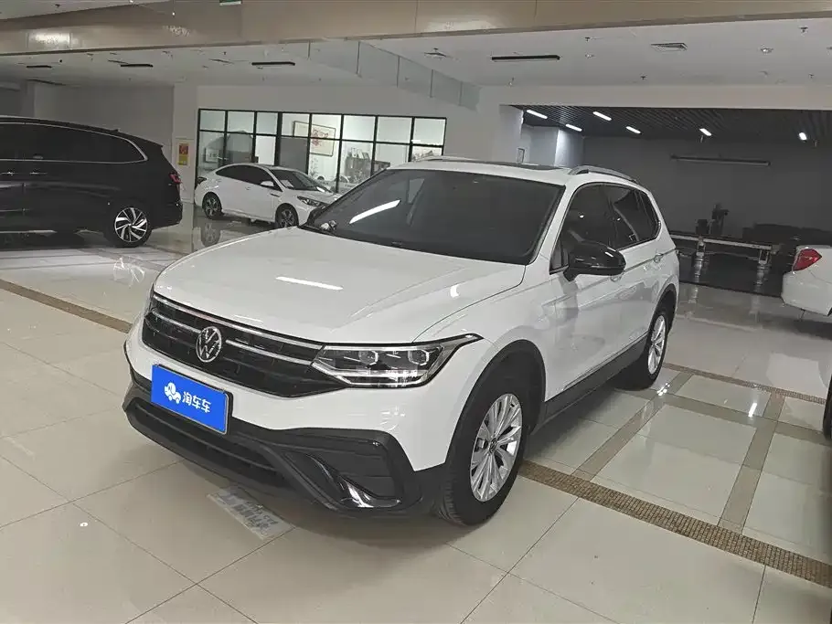 Volkswagen Tiguan L — фото 1