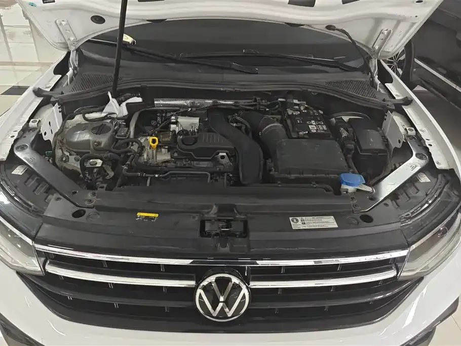 Volkswagen Tiguan L — фото 10