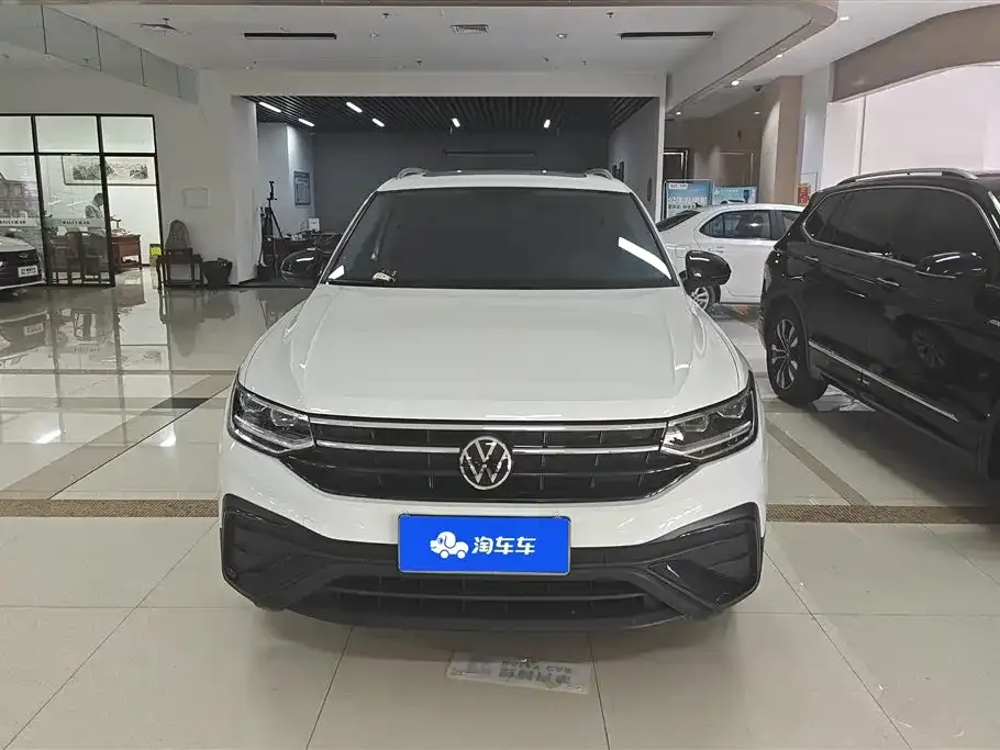 Volkswagen Tiguan L — фото 8