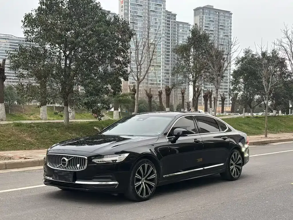 Volvo S90 — фото 1