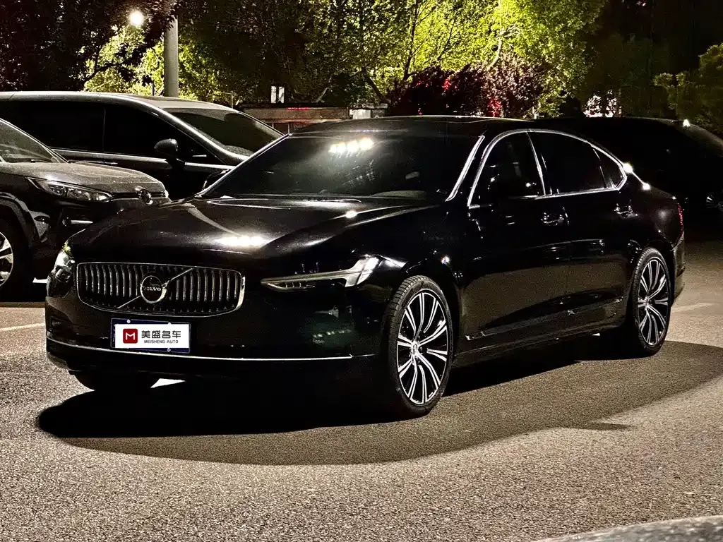 Volvo S90 — фото 1
