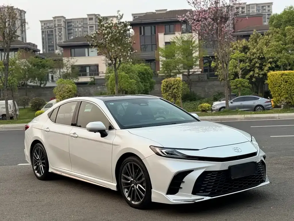 Toyota Camry — фото 8