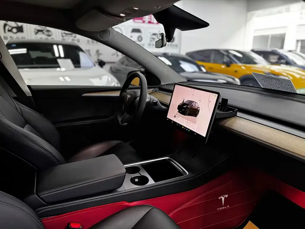 Tesla Model Y — фото 7
