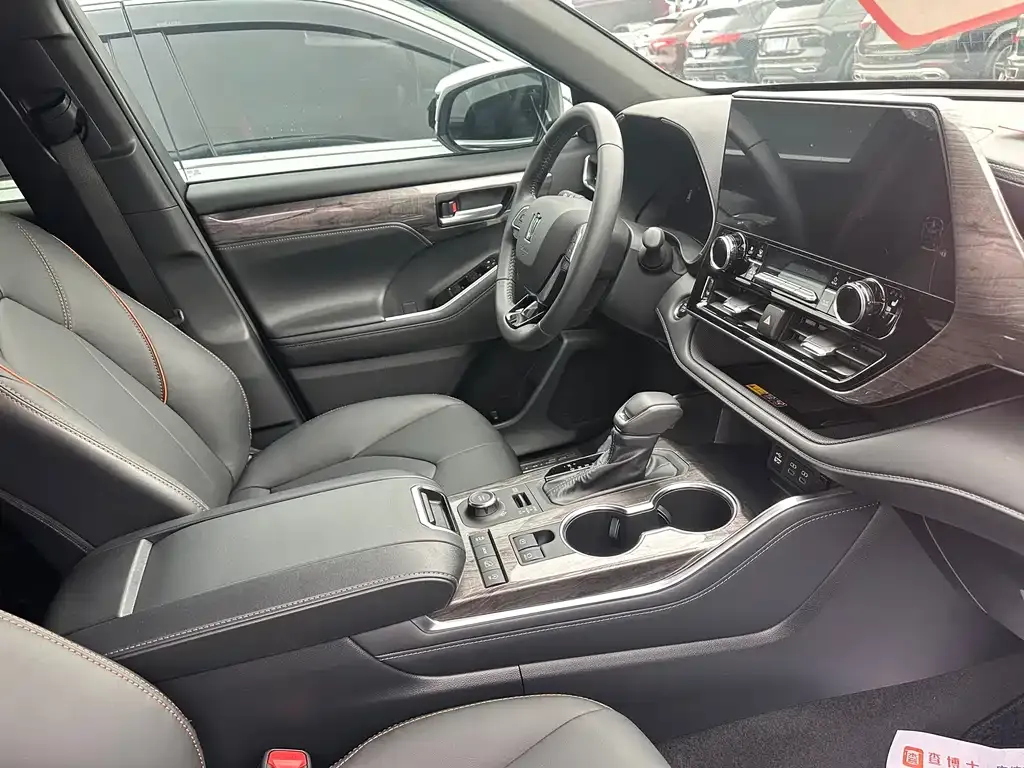 Toyota Crown Kluger 2024 из CN, фото 3