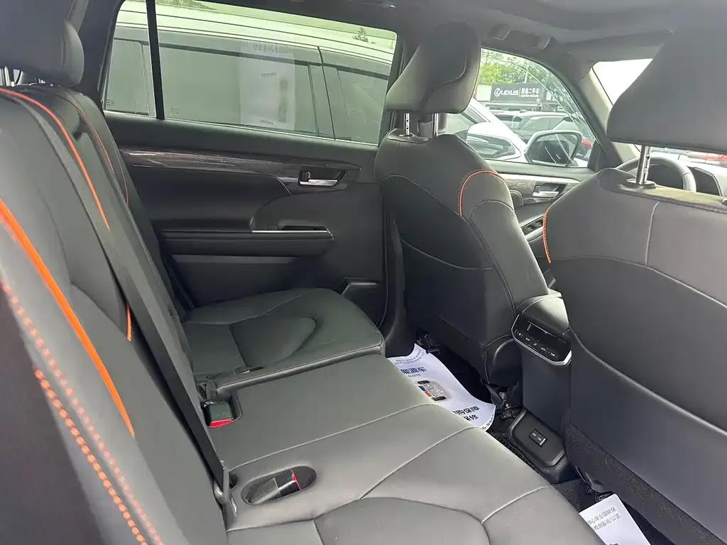 Toyota Crown Kluger 2024 из CN, фото 8