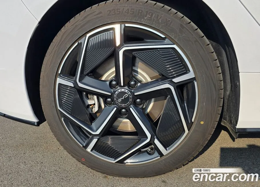 BYD Seal — фото 2