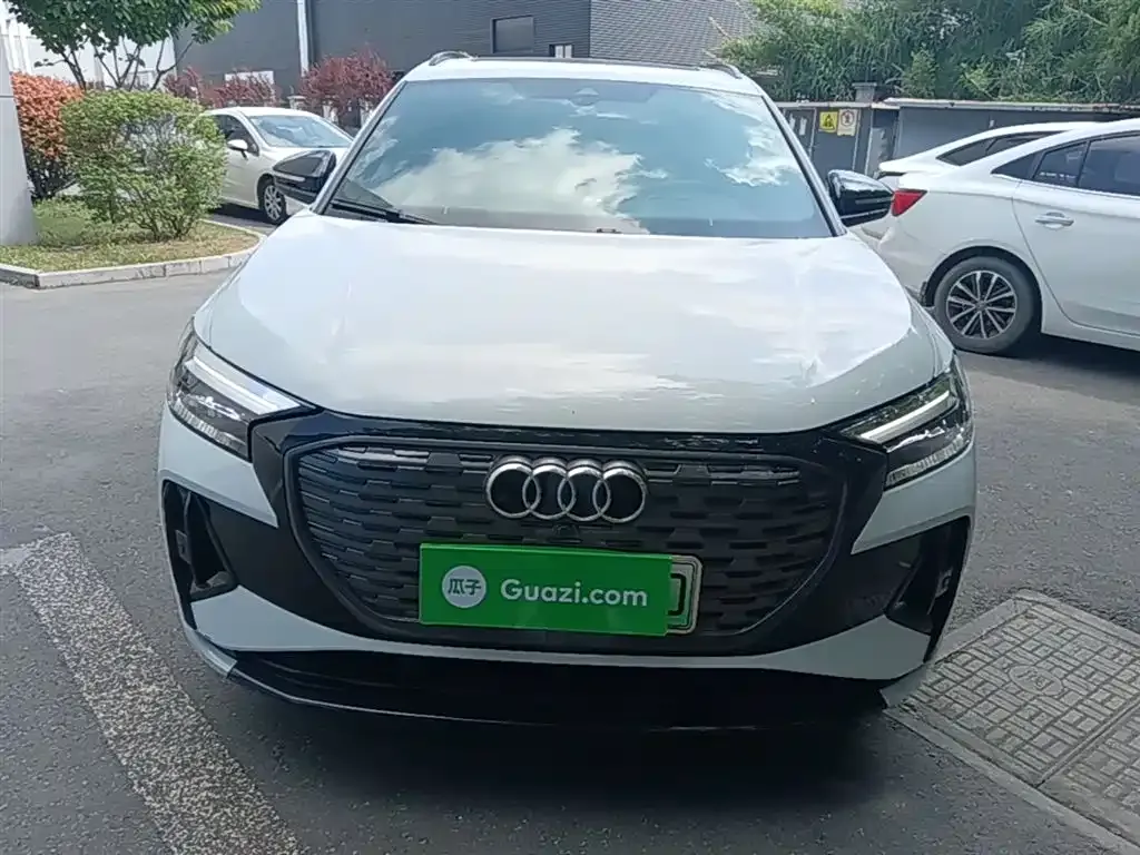 Audi Q4 e-tron — фото 2