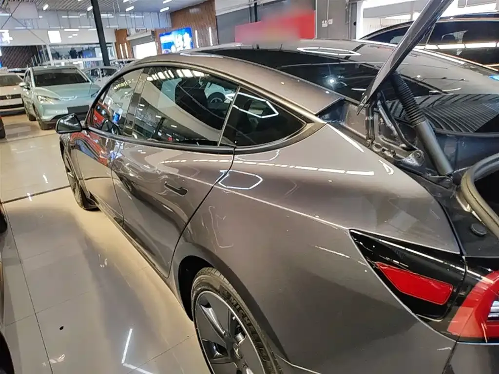 Tesla Model 3 — фото 10