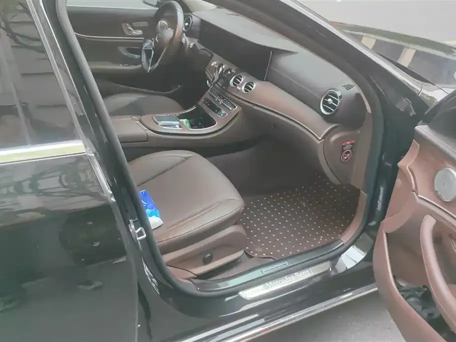 Mercedes-Benz E-Class — фото 2
