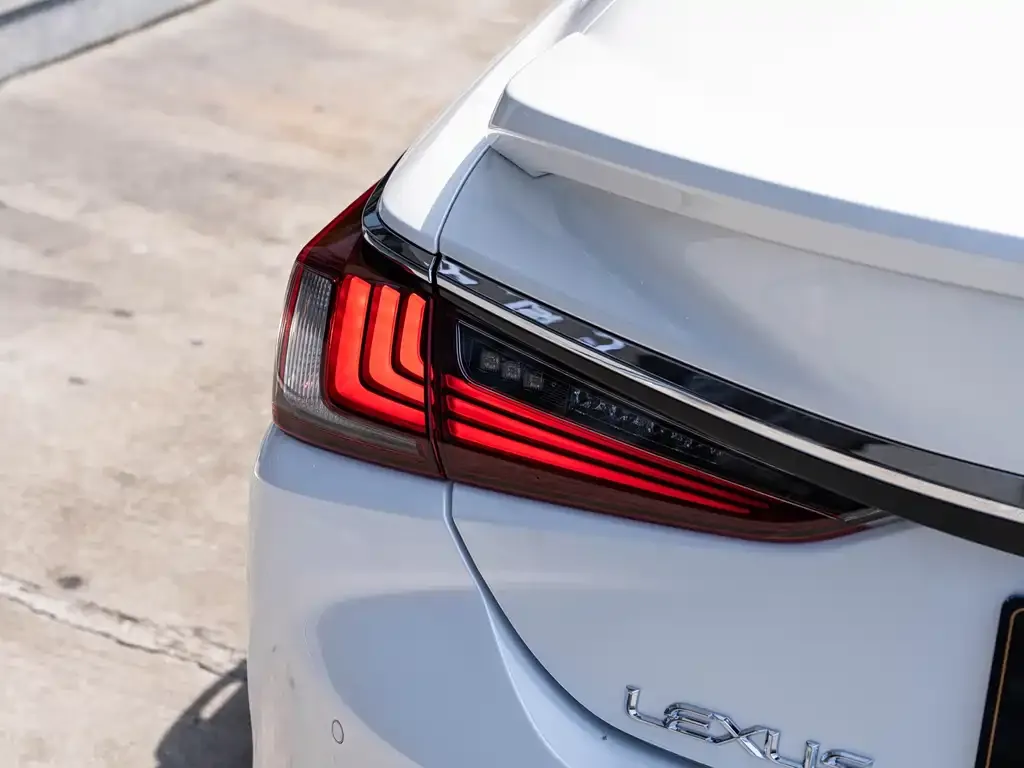 Lexus ES 2023 из CN, фото 2