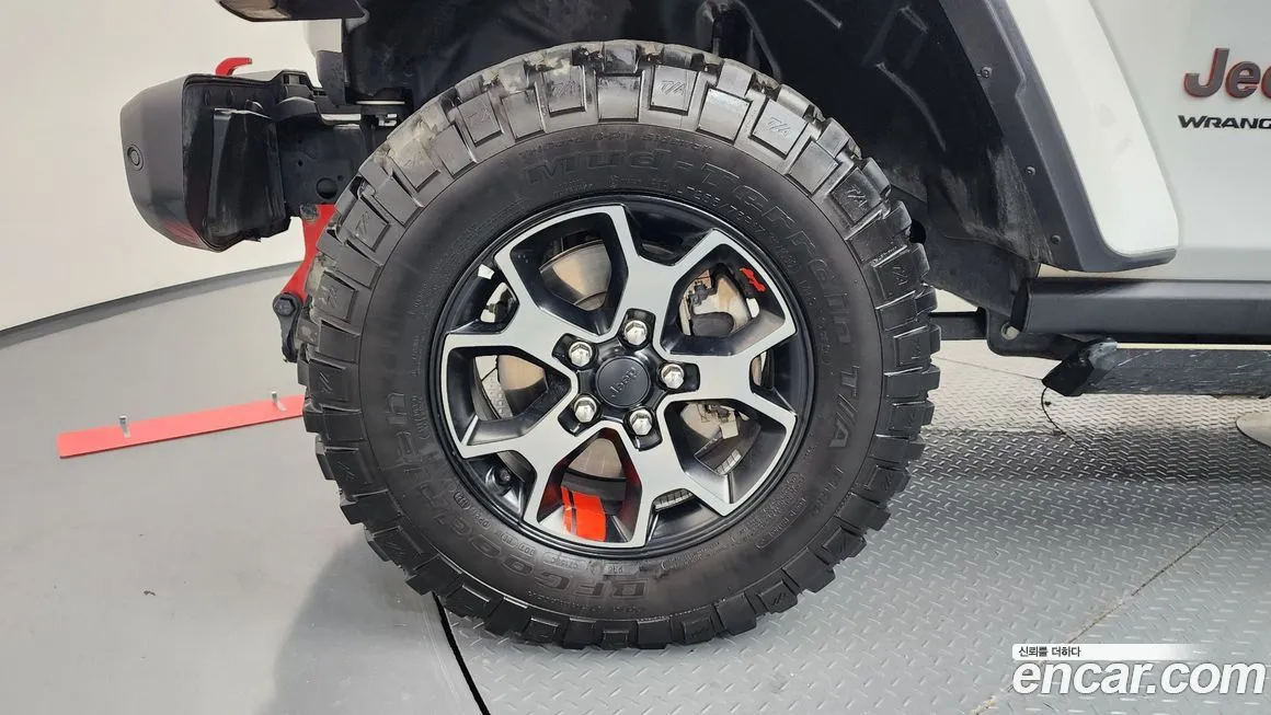 Jeep Wrangler — фото 10