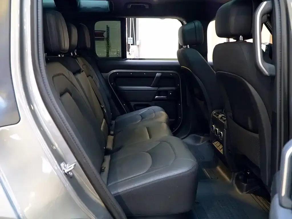 Land Rover Defender — фото 10