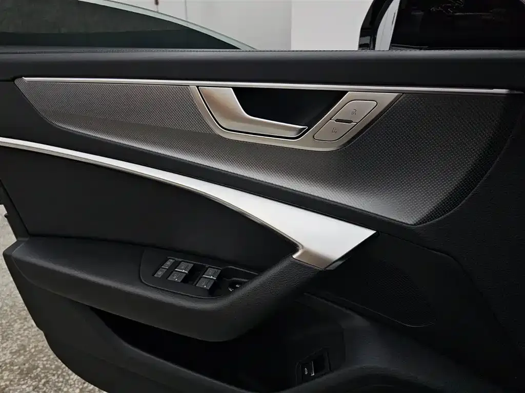 Audi A6L 2024 из CN, фото 4