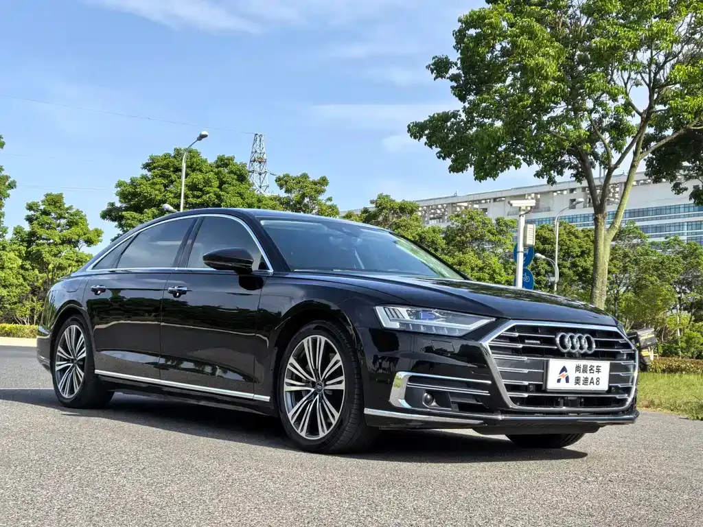 Audi A8 — фото 7