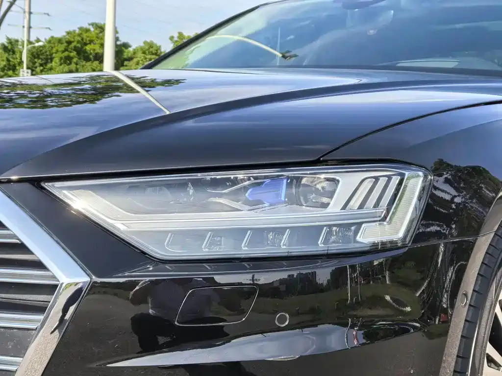 Audi A8 — фото 2