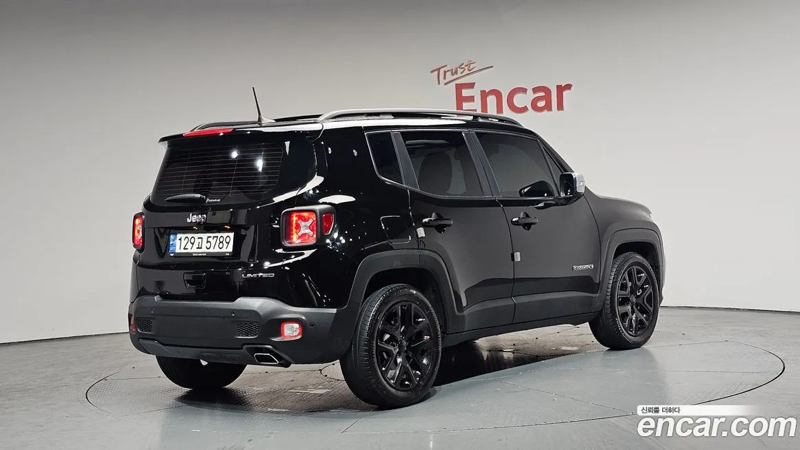 Jeep Renegade — фото 2