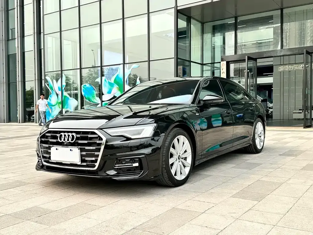 Audi A6L — фото 1