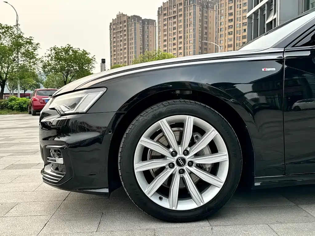 Audi A6L — фото 7
