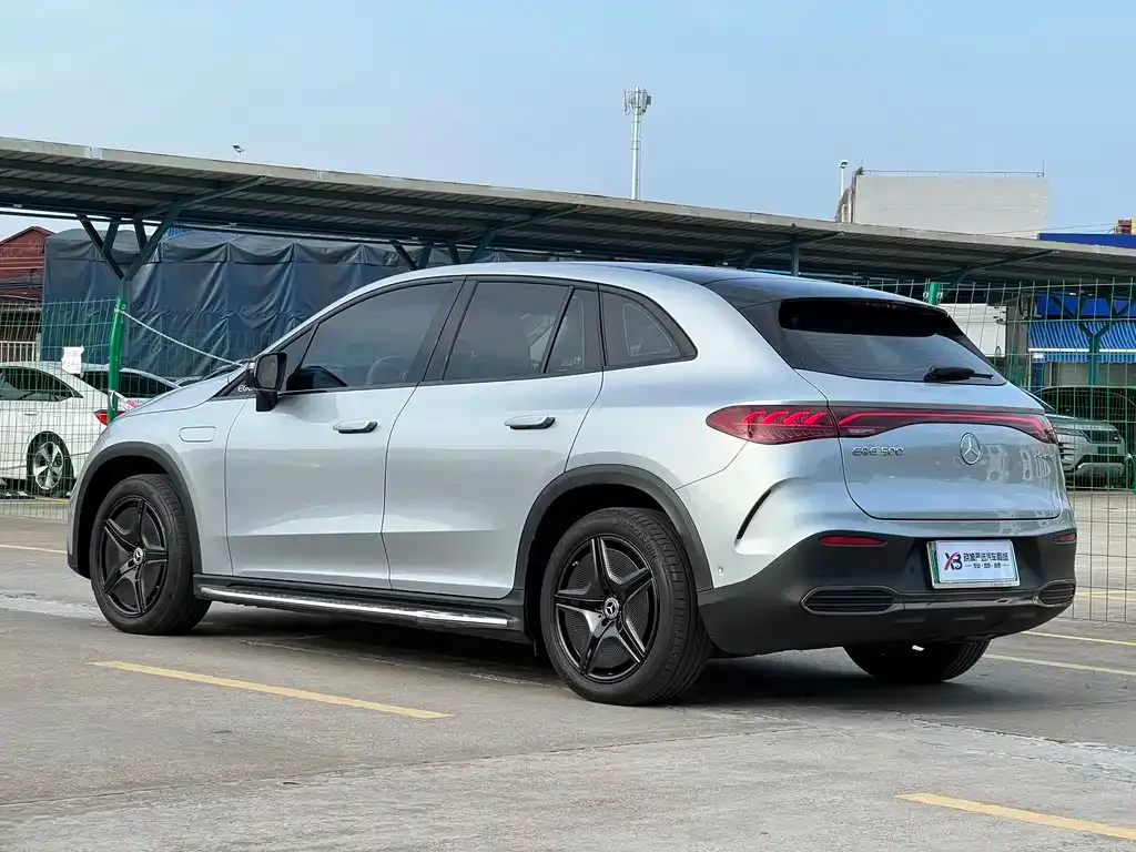 Mercedes-Benz EQE SUV — фото 6