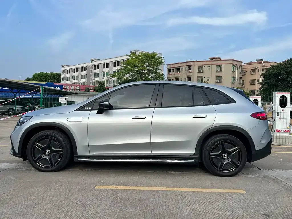 Mercedes-Benz EQE SUV — фото 7
