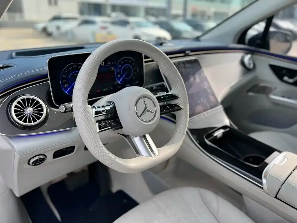 Mercedes-Benz EQE SUV — фото 4