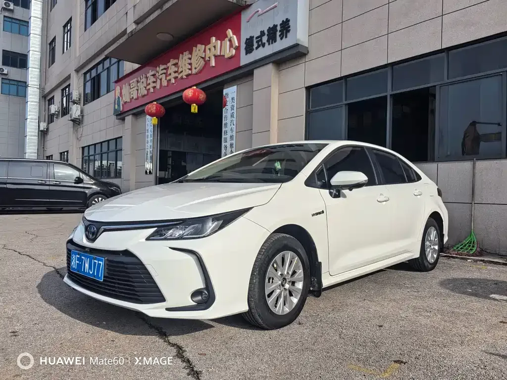 Toyota Corolla — фото 1