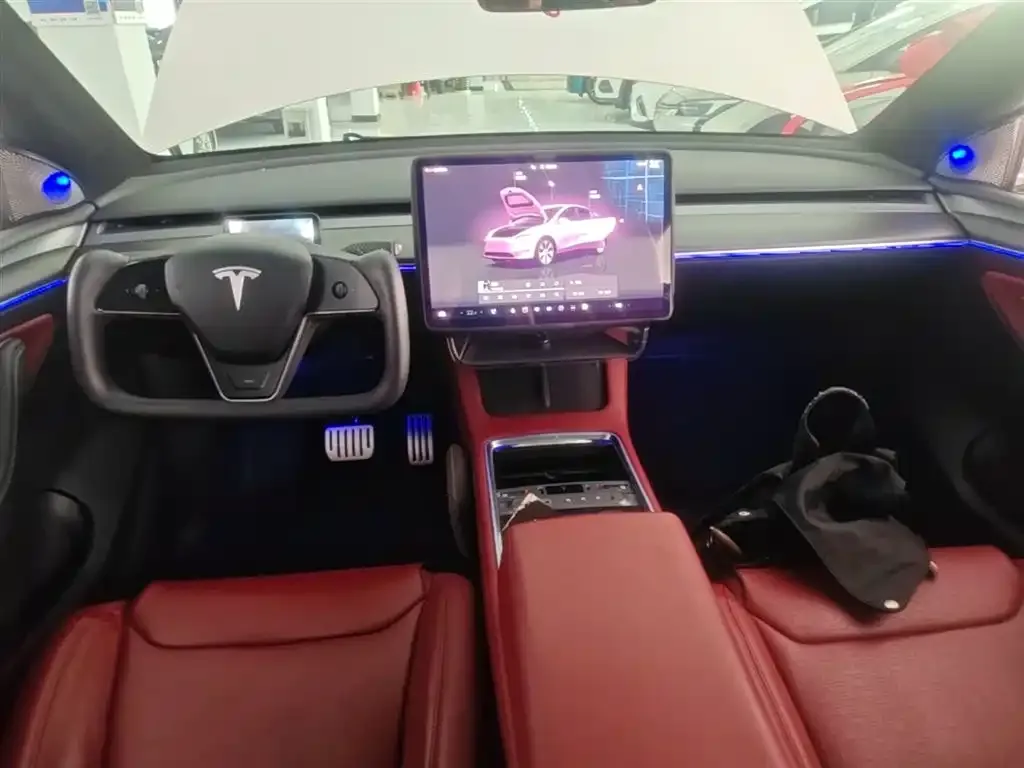 Tesla Model Y — фото 6