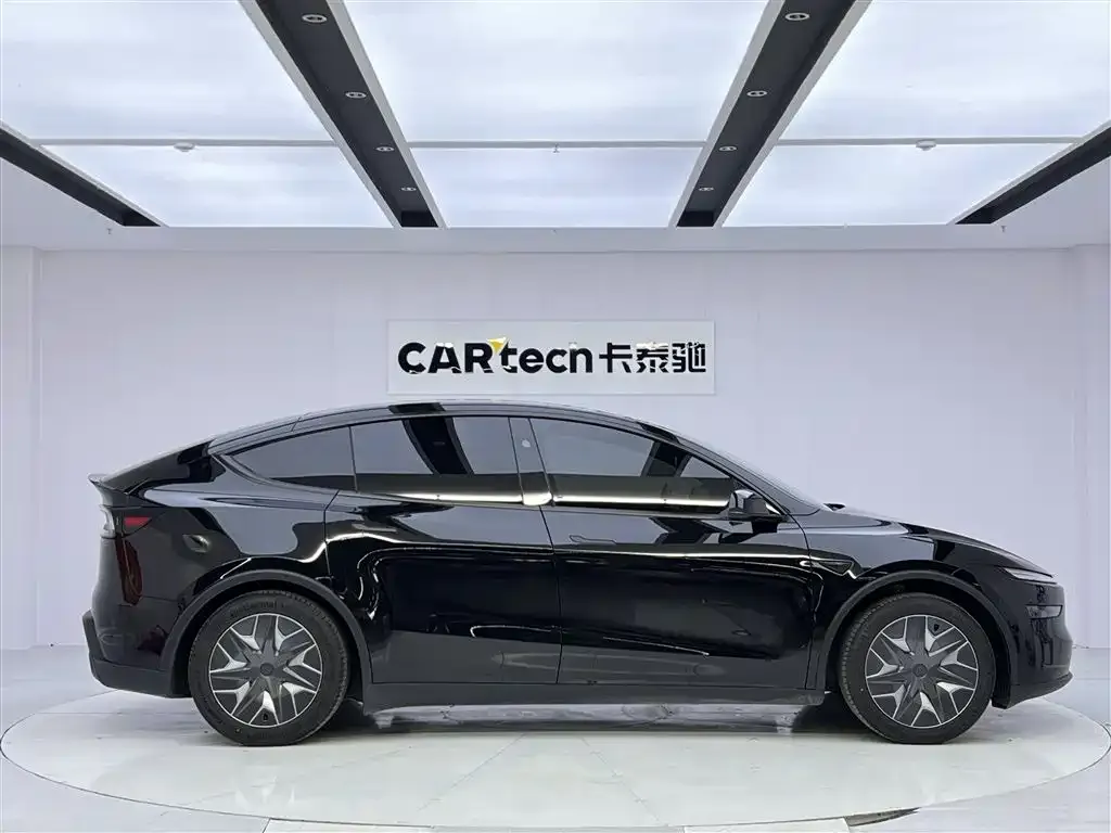 Tesla Model Y L — фото 8