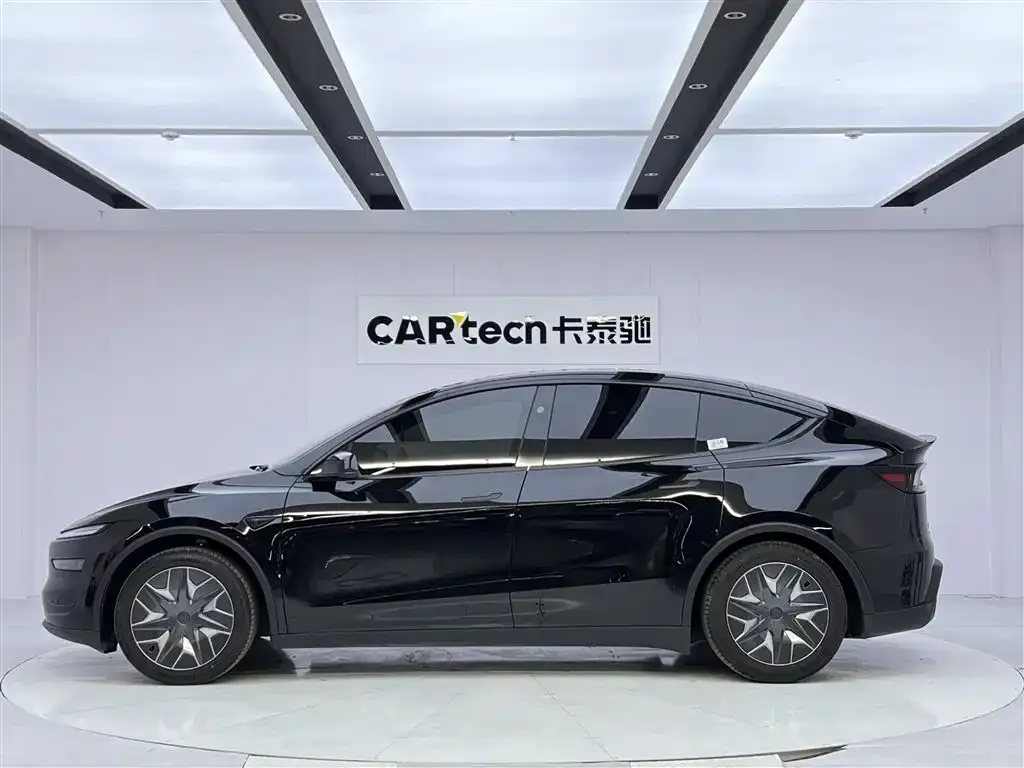 Tesla Model Y L — фото 9